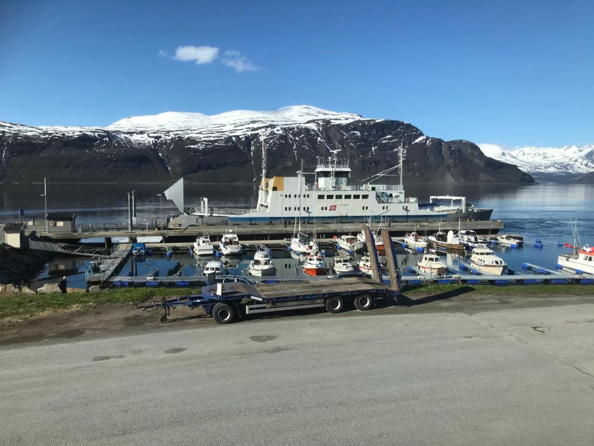 Lyngenfjord Gammelhotell Olderdalen Екстер'єр фото
